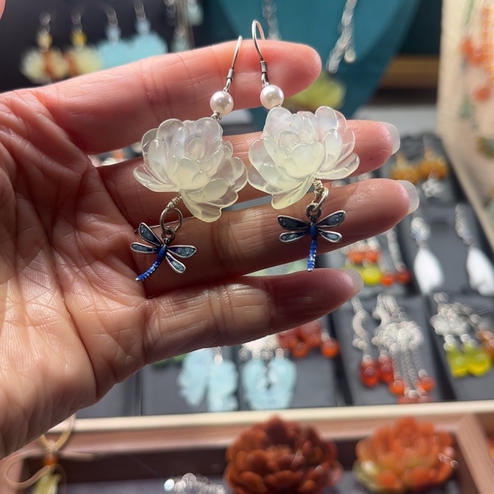 蛇纹石玉耳饰未镶嵌