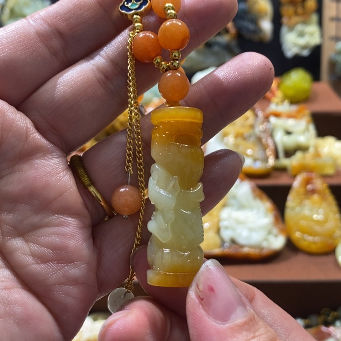 蛇纹石玉颈饰未镶嵌