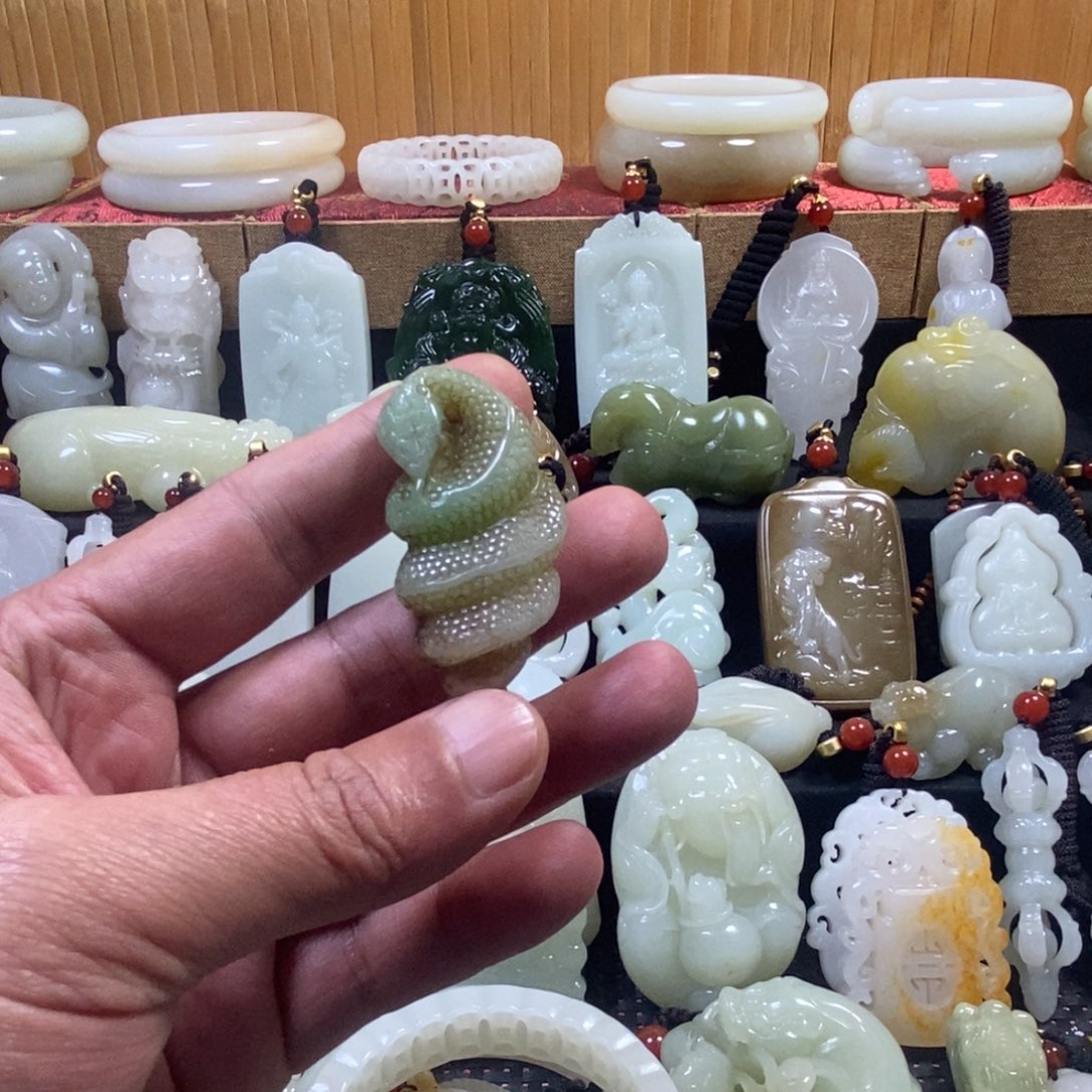 夏****和田玉未镶嵌挂件