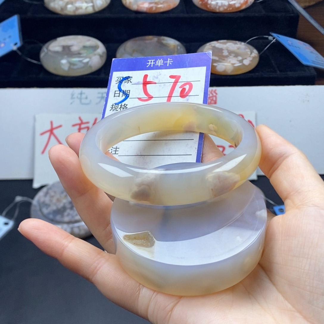 石英质玉手镯未镶嵌