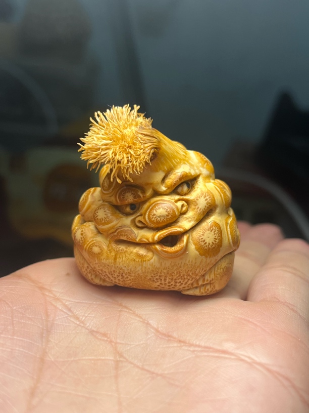 竹根雕金蟾《怪脸》杨智成作