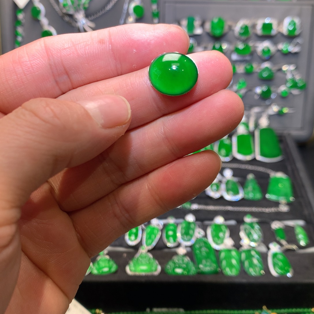 翡翠把件未镶嵌天然翡翠