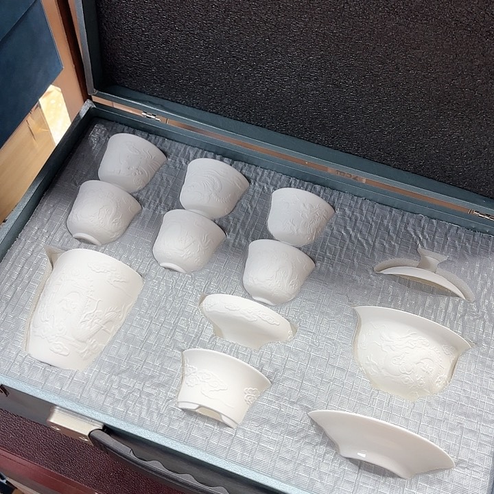 孤品茶具套装等。          
