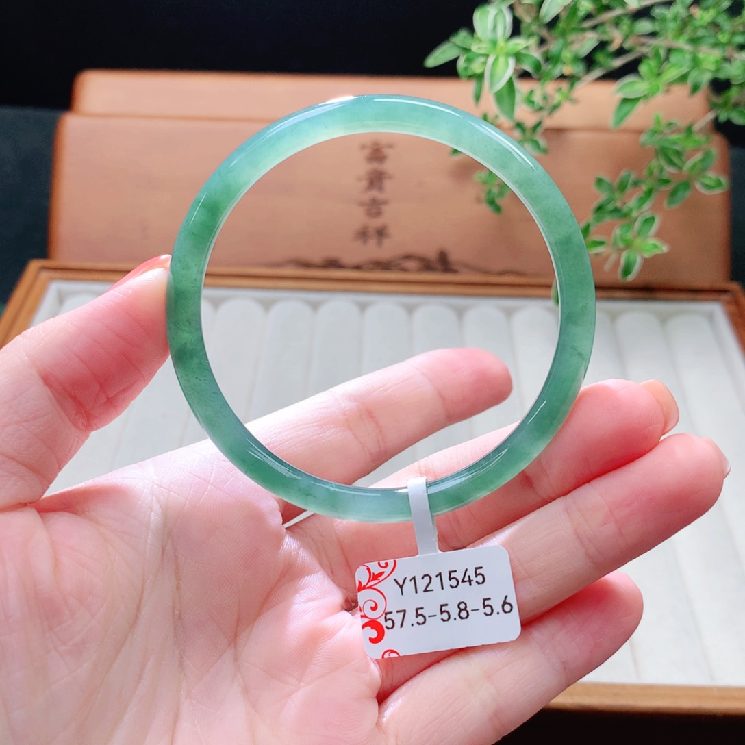 未镶嵌手镯（圆镯）翡翠