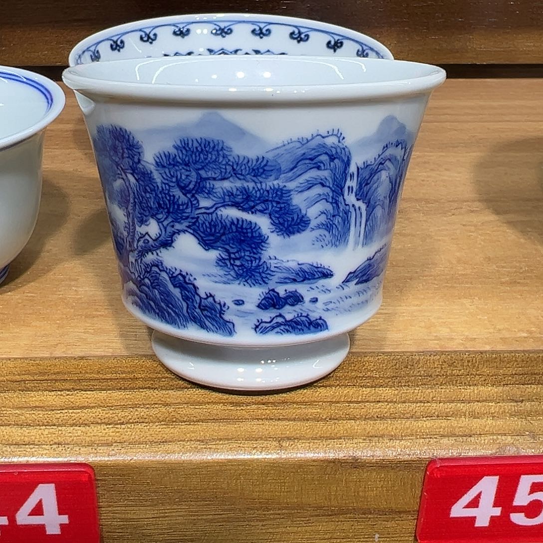 卫***国手工青花山水品茗杯
