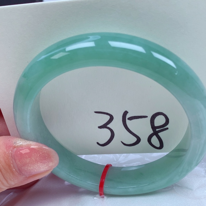 翡翠手镯未镶嵌翡翠