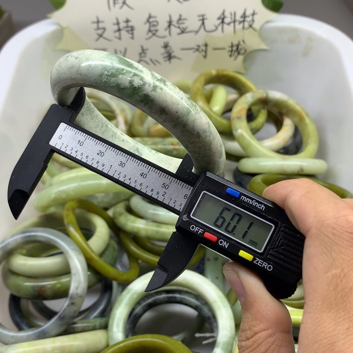 蛇纹石玉未镶嵌手镯31
