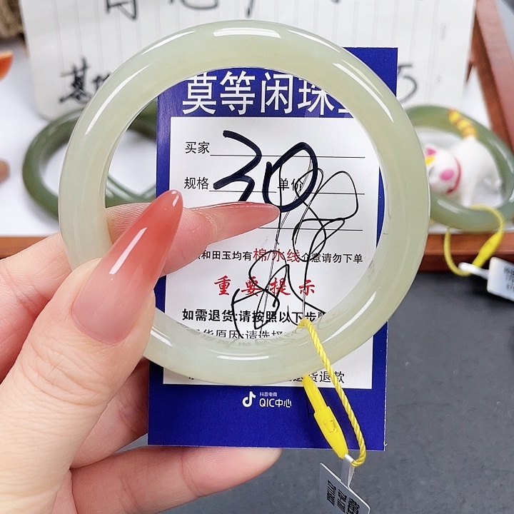 和田玉手镯未镶嵌