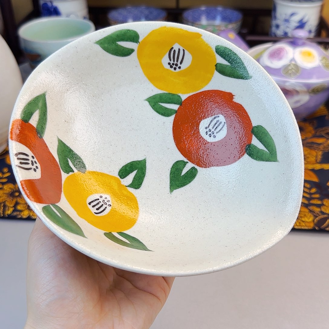 他家茶具瓷器真美！