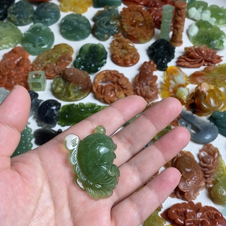 蛇纹石玉颈饰未镶嵌