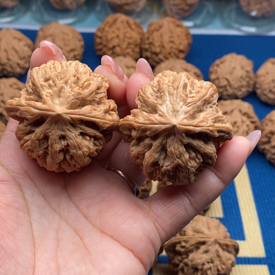 虎***华文玩核桃把件粗筋45