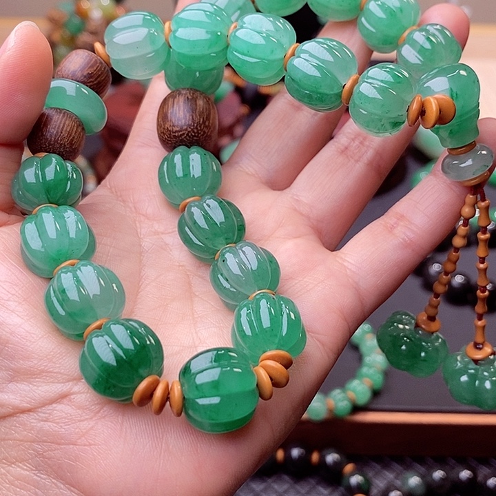 源***石英质玉（非洲翠）未镶嵌串