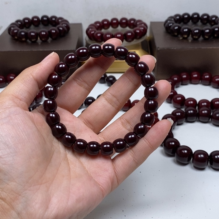 核桃把件年**。猴头雕刻