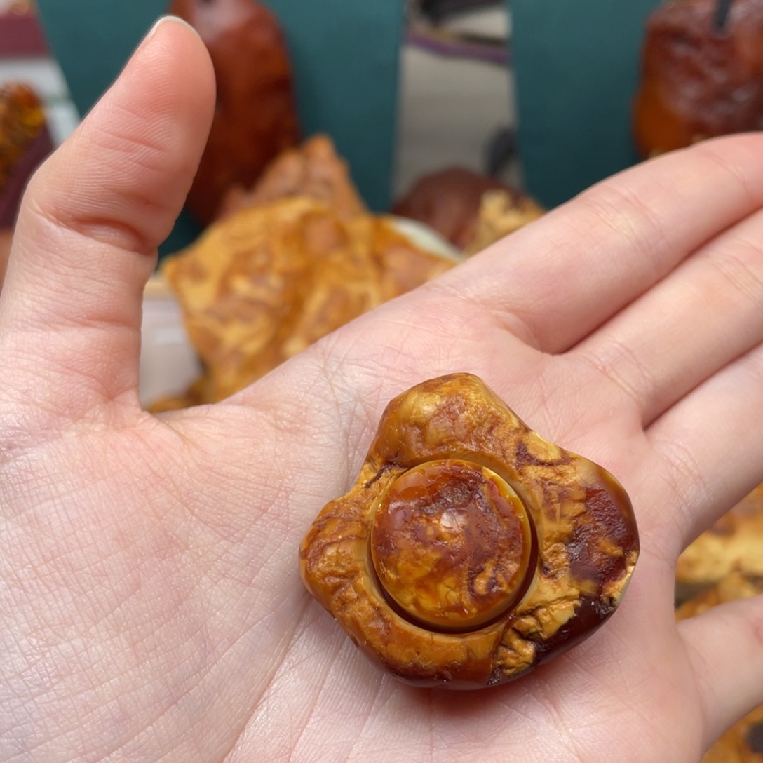 琥珀珠宝奇石未镶嵌