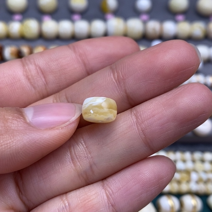 蜜蜡裸石未镶嵌拿**你单珠