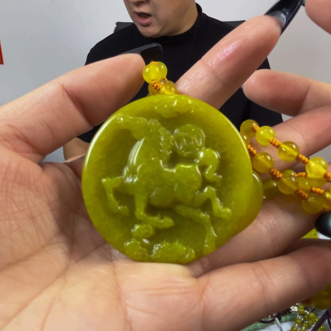 蛇纹石玉未镶嵌颈饰