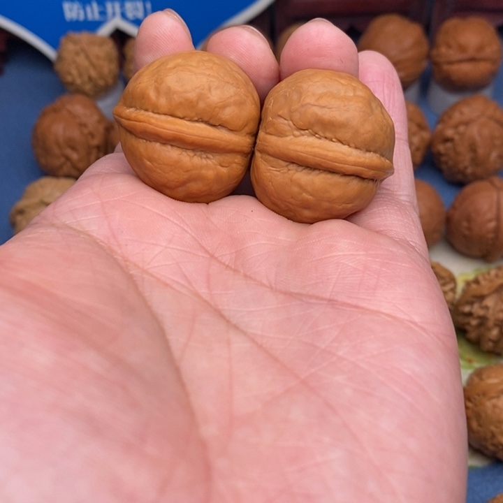 文玩核桃把件小海豚