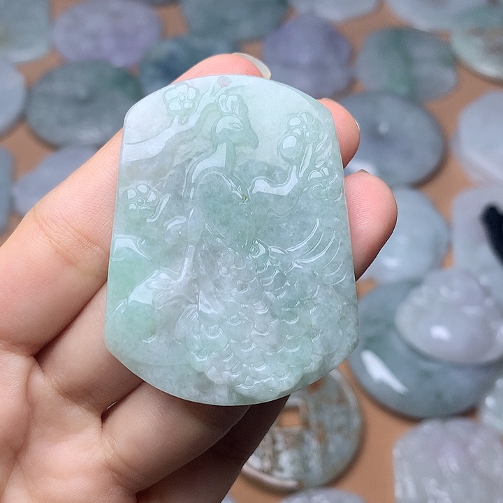 翡翠未镶嵌颈饰凤凰牌