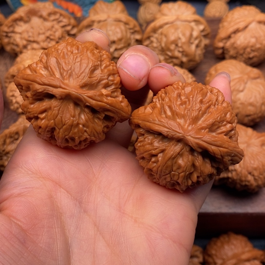 文玩核桃吊坠智****任43山地粗棱大肚红皮宫灯