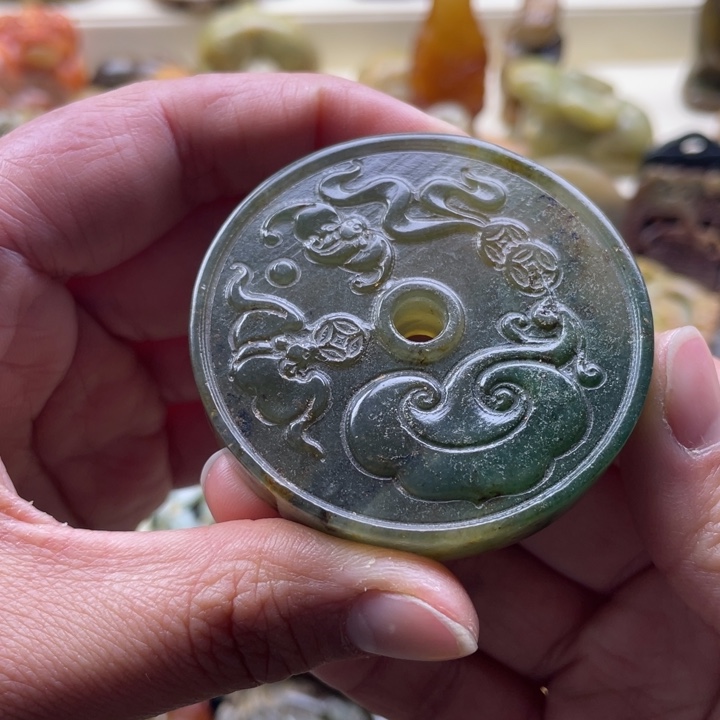 蛇纹石玉颈饰未镶嵌