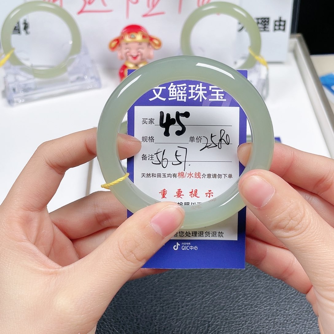 和田玉手镯未镶嵌