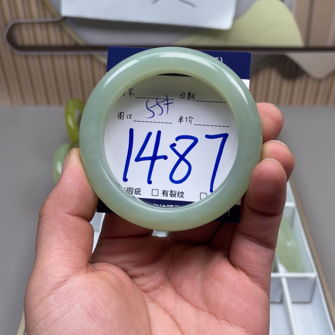 岫玉手镯手镯未镶嵌