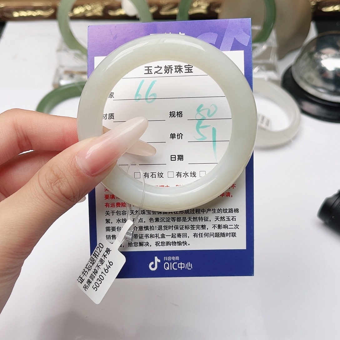 和田玉未镶嵌手镯