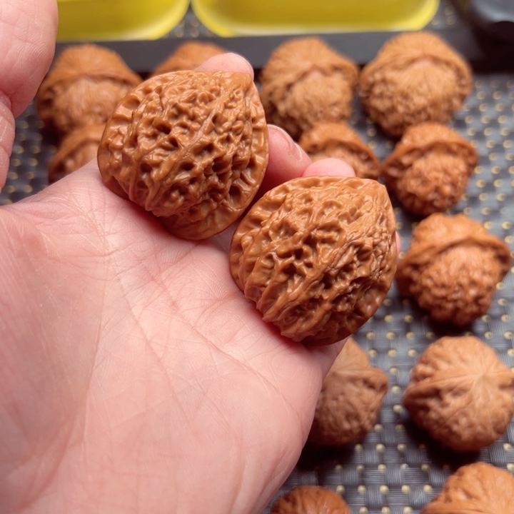 文玩核桃吊坠金牛38全品