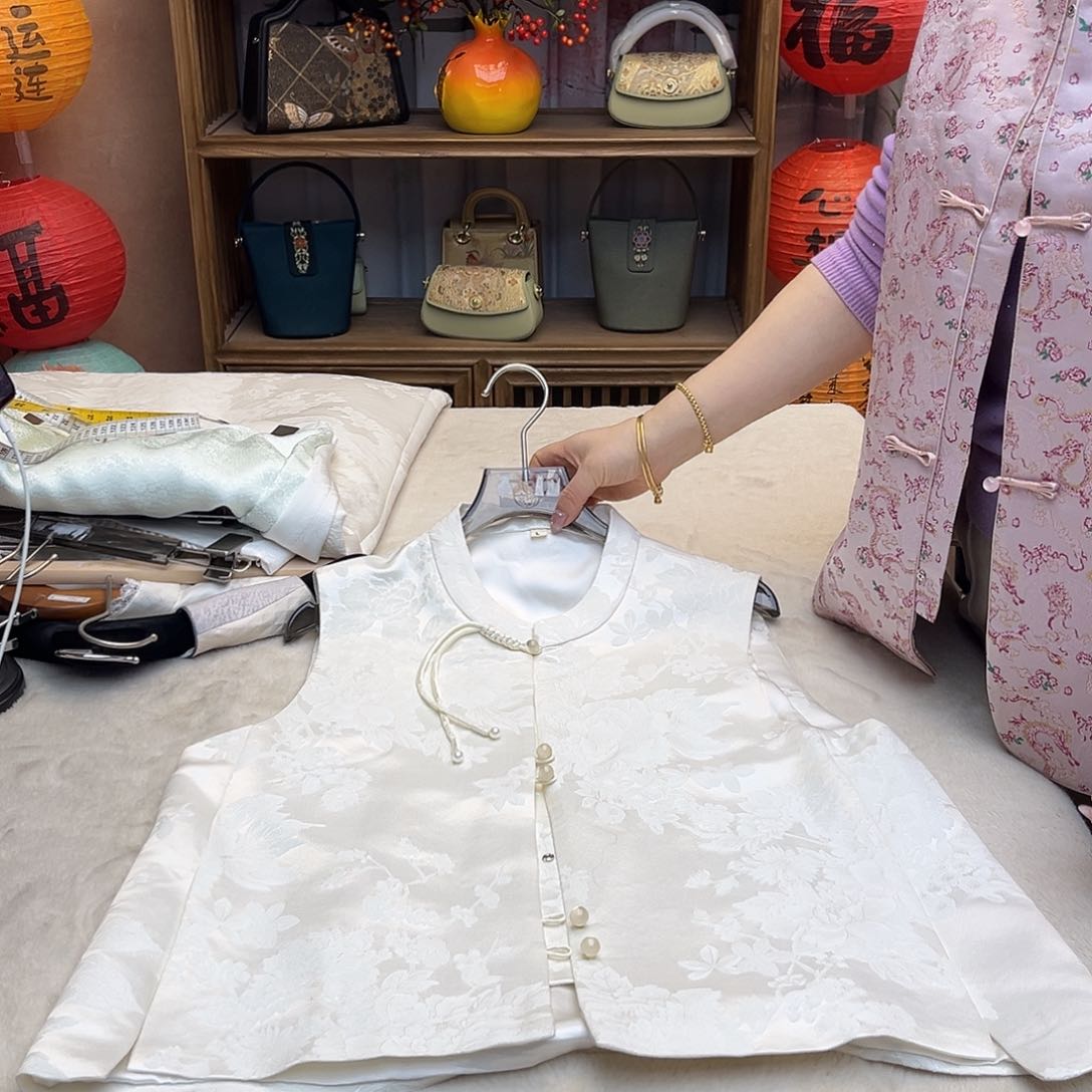 刺绣马甲成衣胸围100马甲