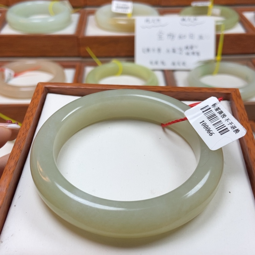 【闪购商品】和田玉手镯未镶嵌56/57