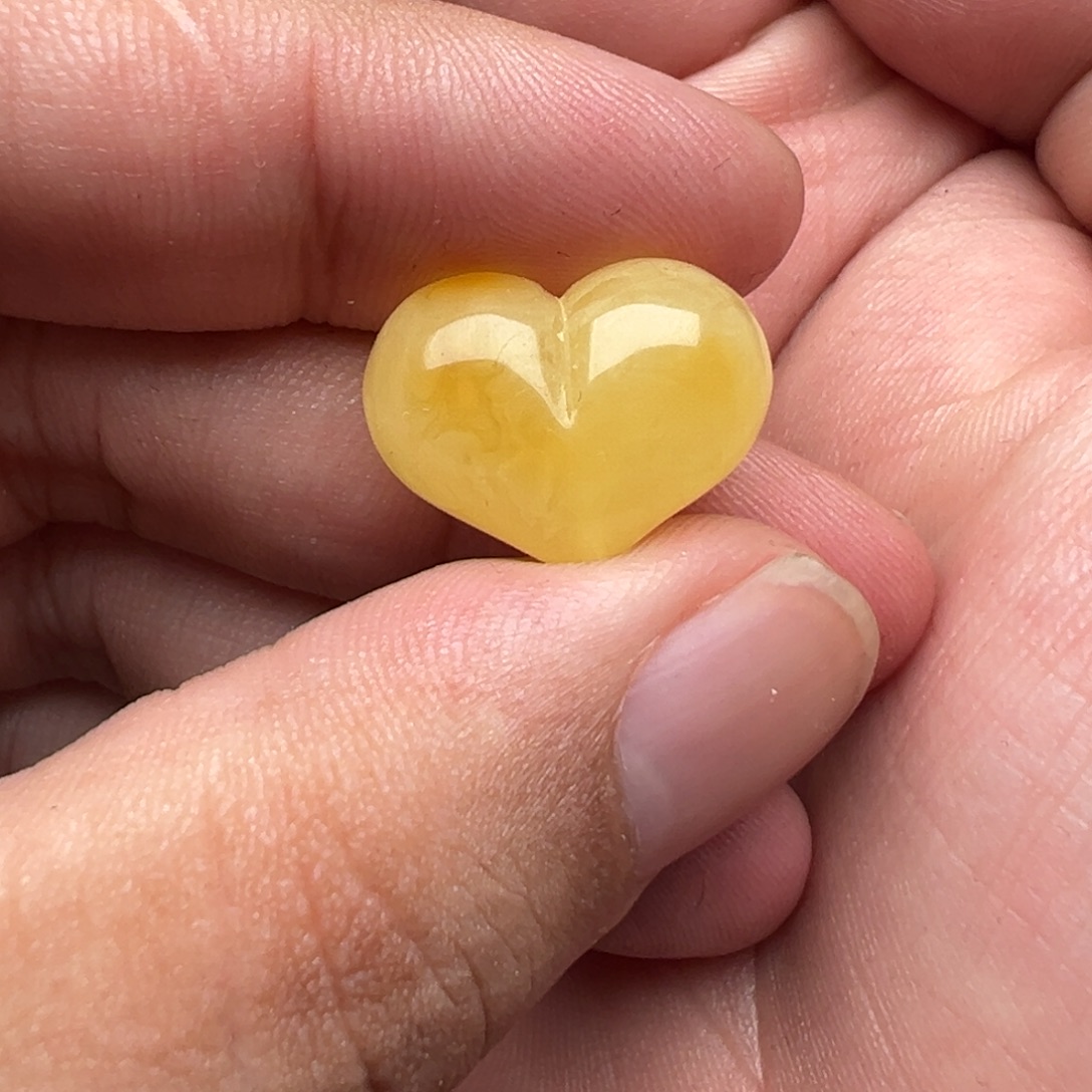 ゛***Q琥珀未镶嵌裸石小屁桃