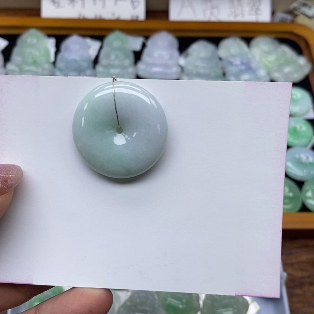 翡翠颈饰未镶嵌平安扣