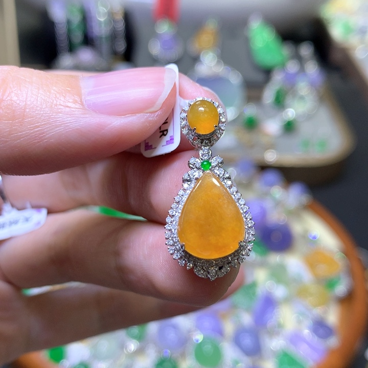 【闪购商品】翡翠颈饰18K金镶嵌翡翠吊坠项链