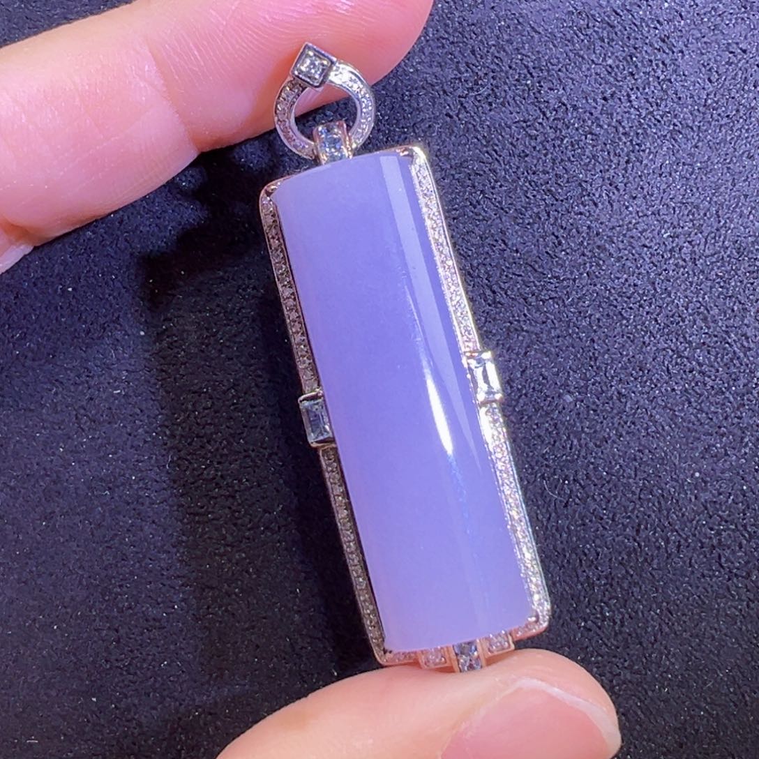 颈饰18K金镶嵌翡翠吊坠