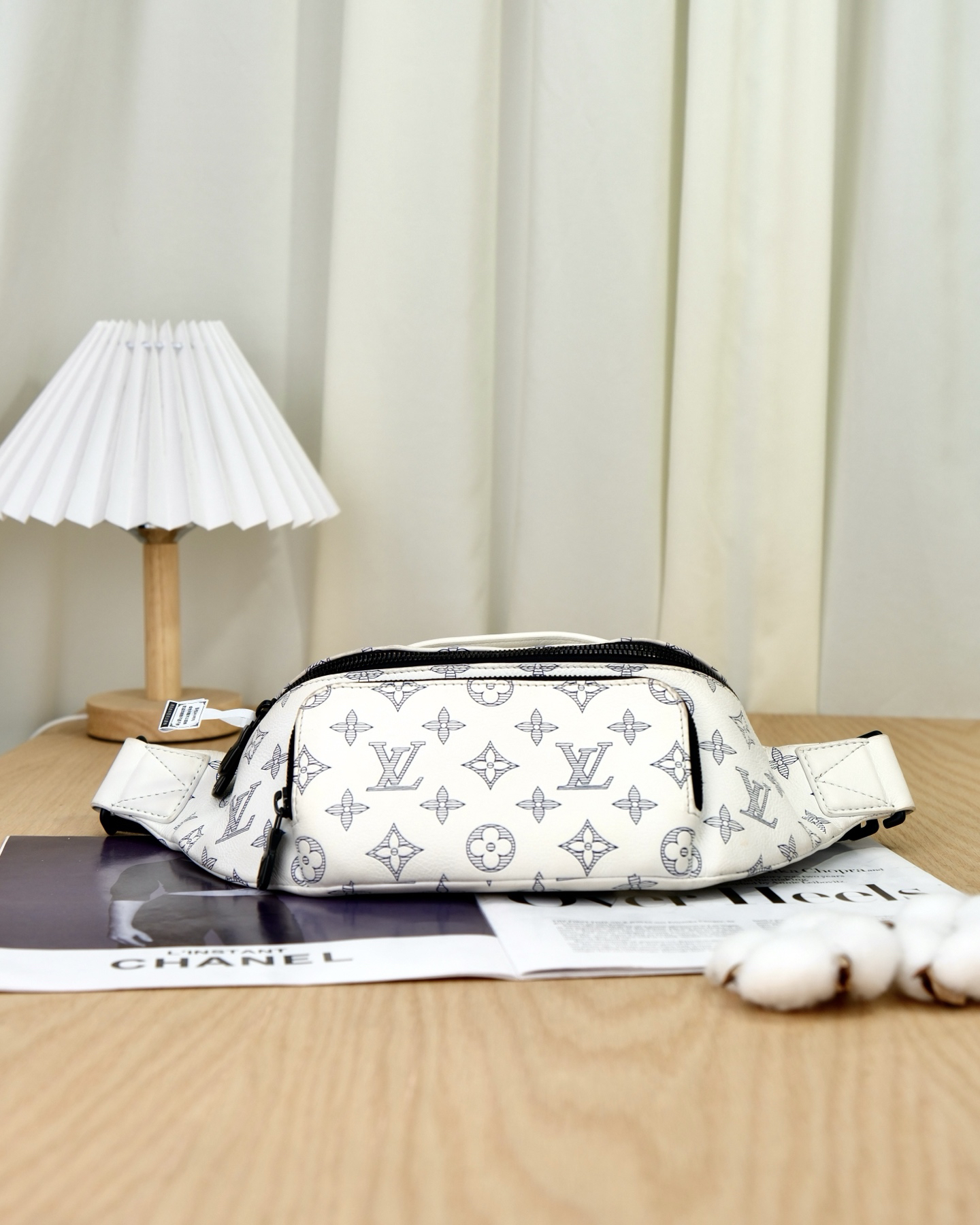 99新 LouisVuitton/路易威登 (7766)Monogram Shadow 白色胸包