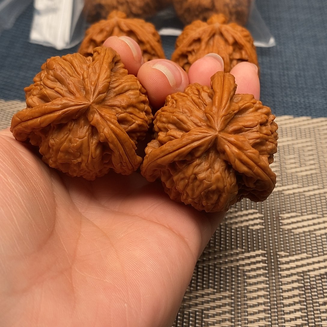 刘***'吊坠文玩核桃三棱