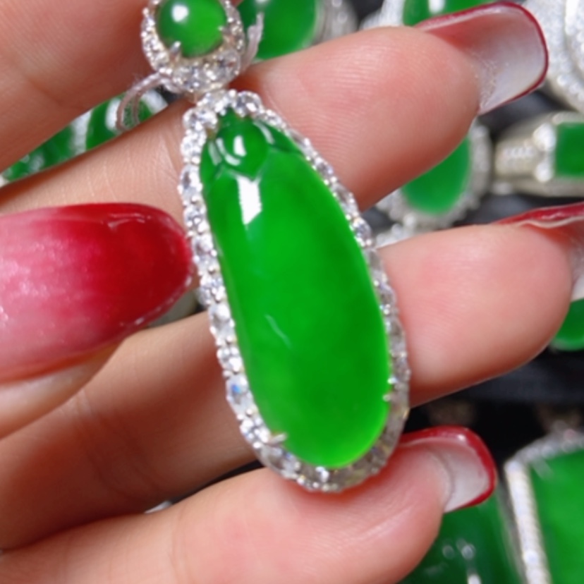 【闪购商品】翡翠颈饰银S925镶嵌翡翠