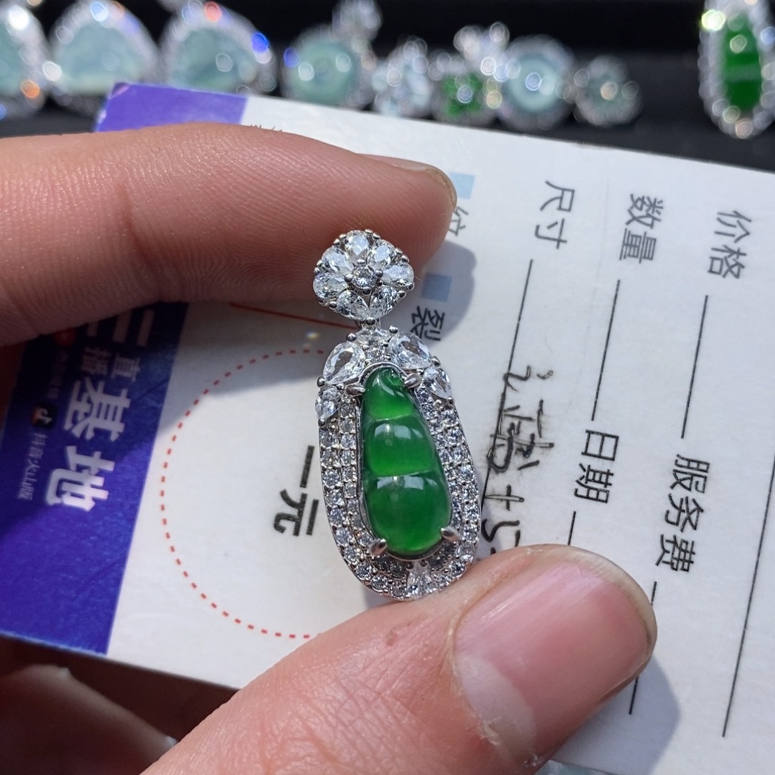 翡翠颈饰未镶嵌翡翠