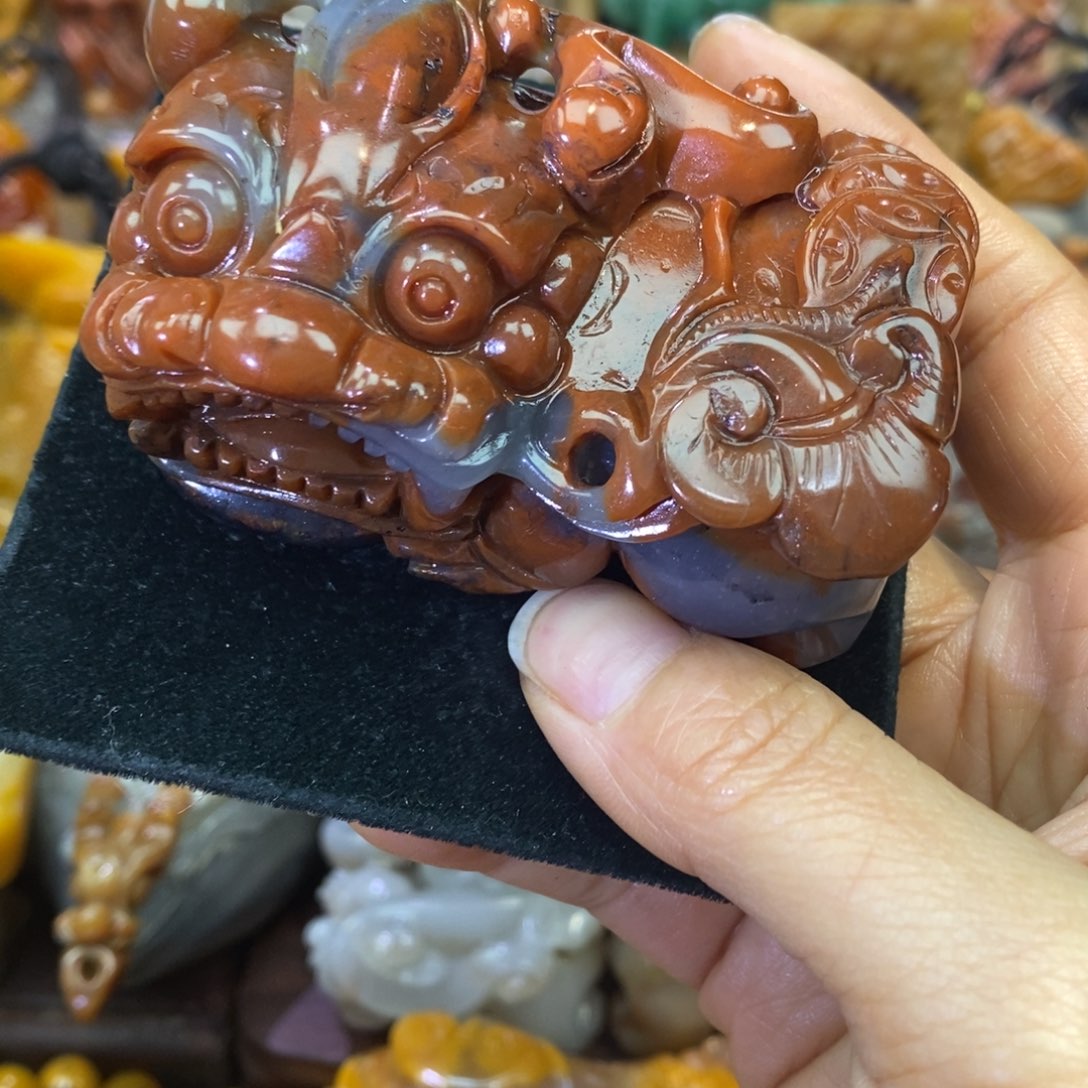 未镶嵌石英质玉（黄龙玉）颈饰