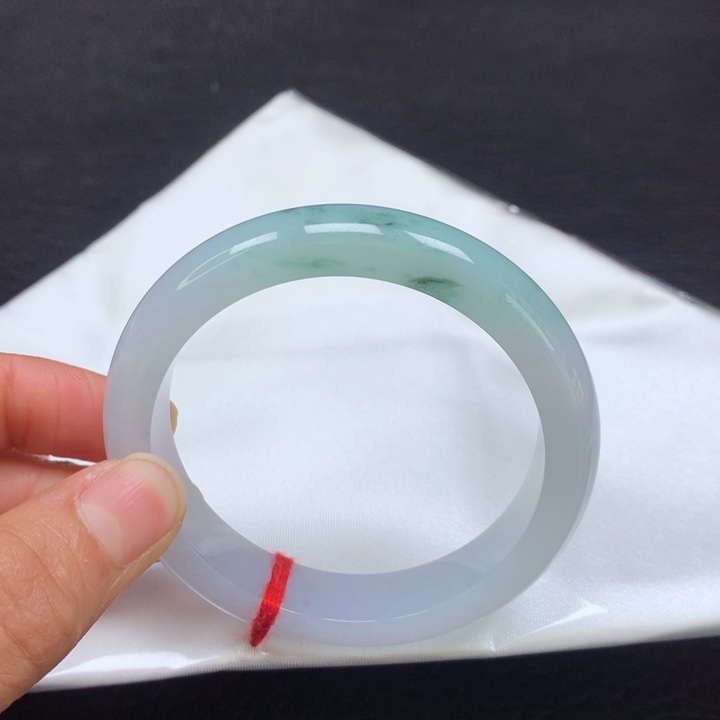 翡翠手镯未镶嵌55圈