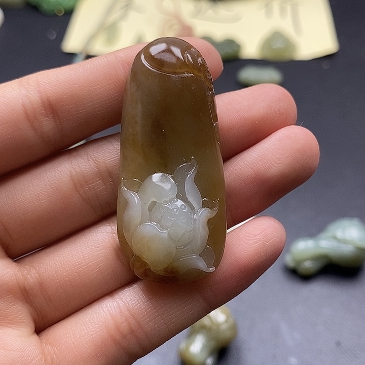 颈饰未镶嵌和田玉心**律