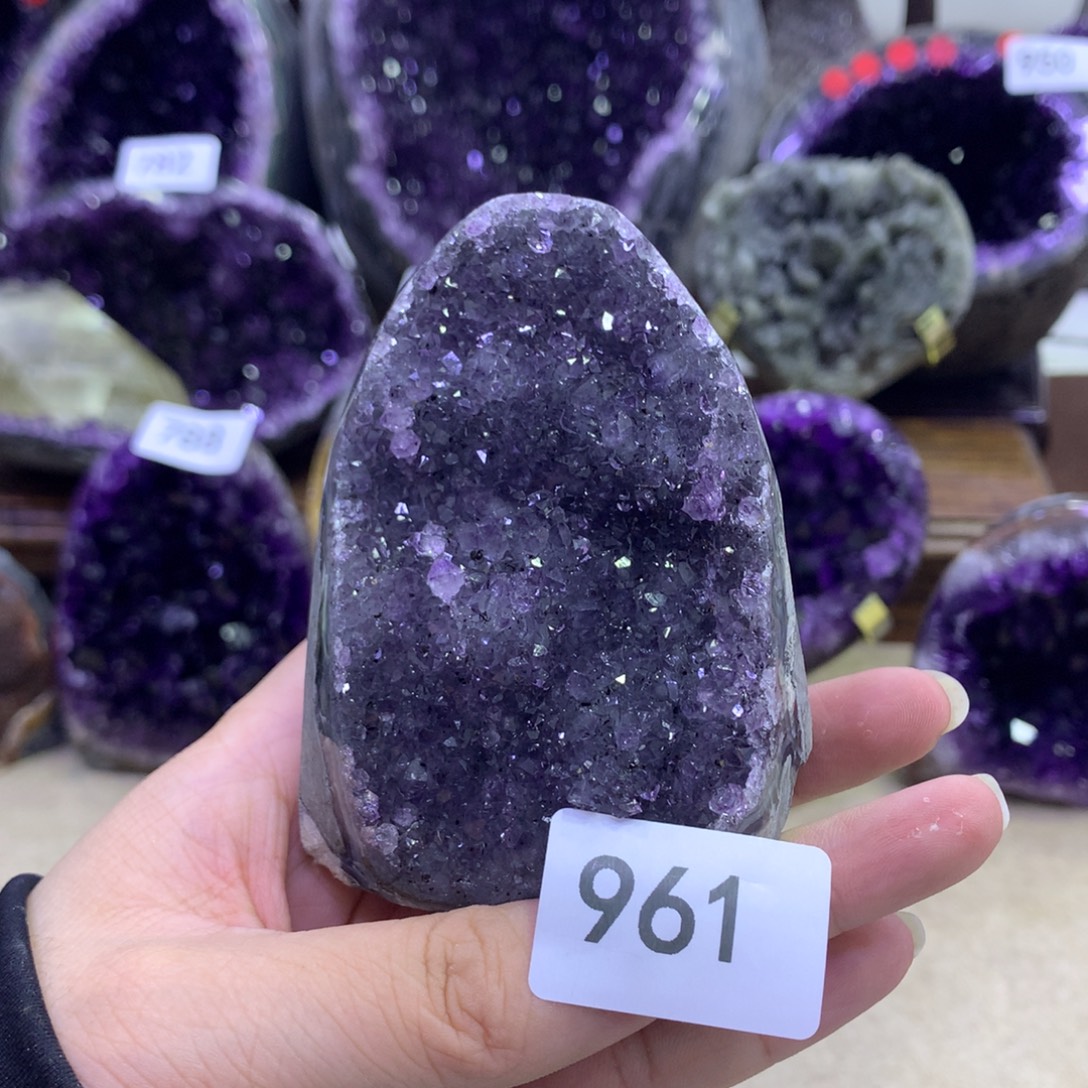 紫晶未镶嵌大型摆件（非配饰）