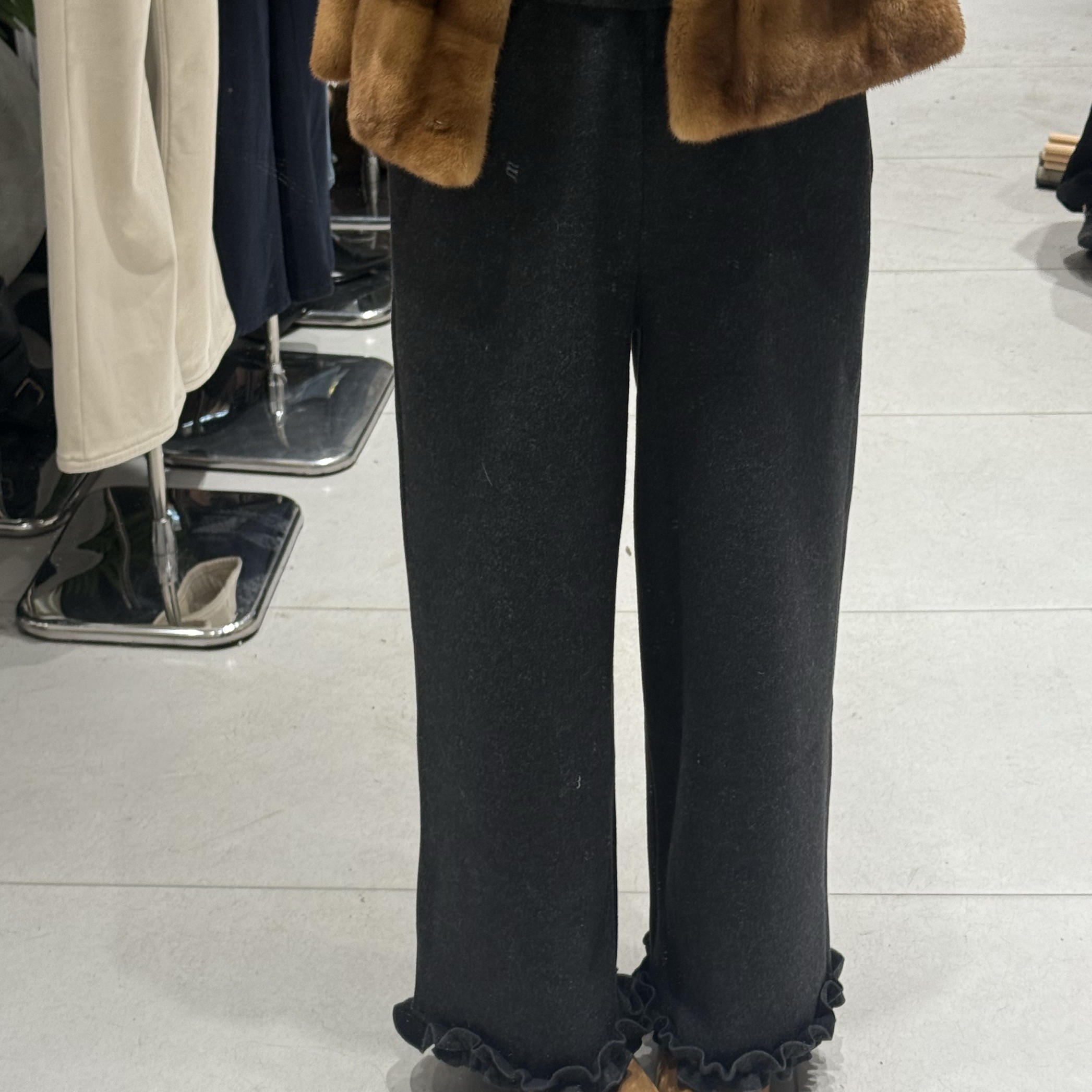 显瘦木耳边直筒裤（摩察久会起球哦~~）