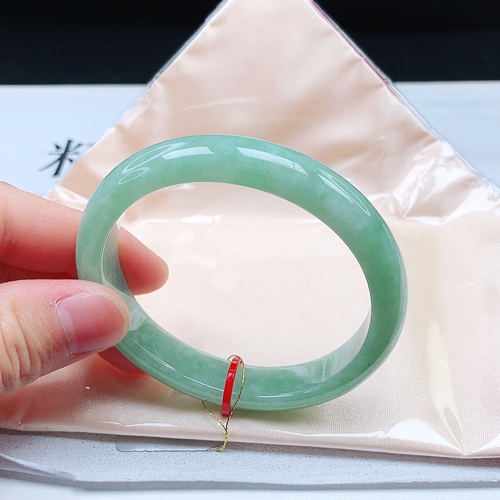 翡翠手镯未镶嵌58圈口贵妃