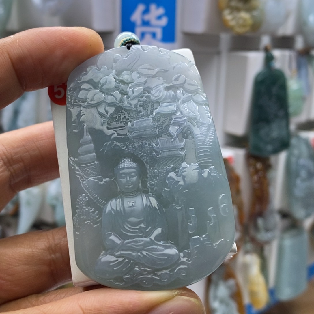 翡翠颈饰未镶嵌为**城佛