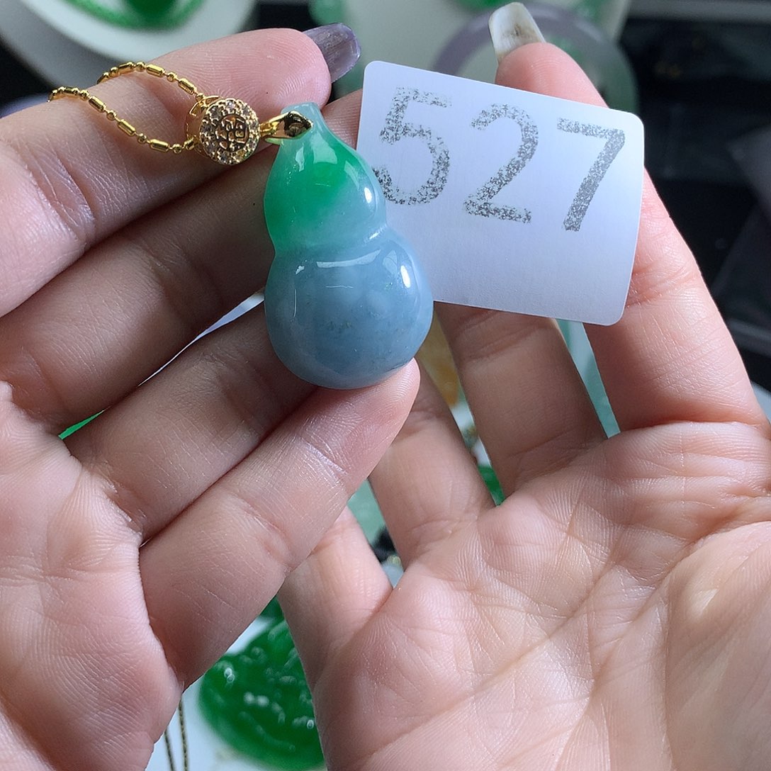 翡翠未镶嵌吊坠(赠链)