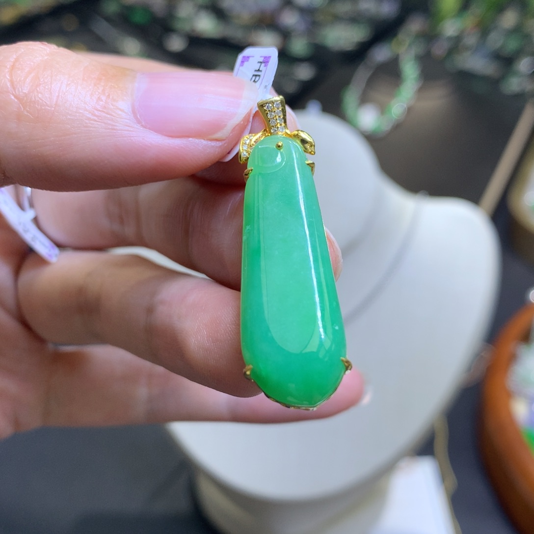 颈饰18K金镶嵌翡翠