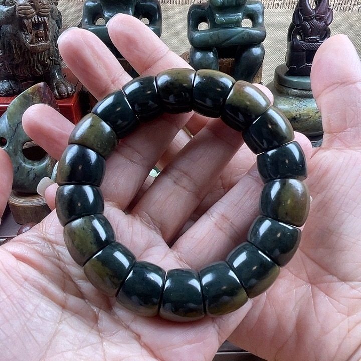 未镶嵌手串岫岩河磨玉（透闪石质玉）