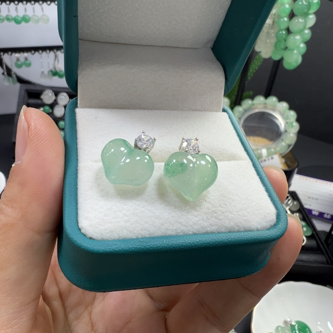 石英质玉（非洲翠）银S925镶嵌耳钉