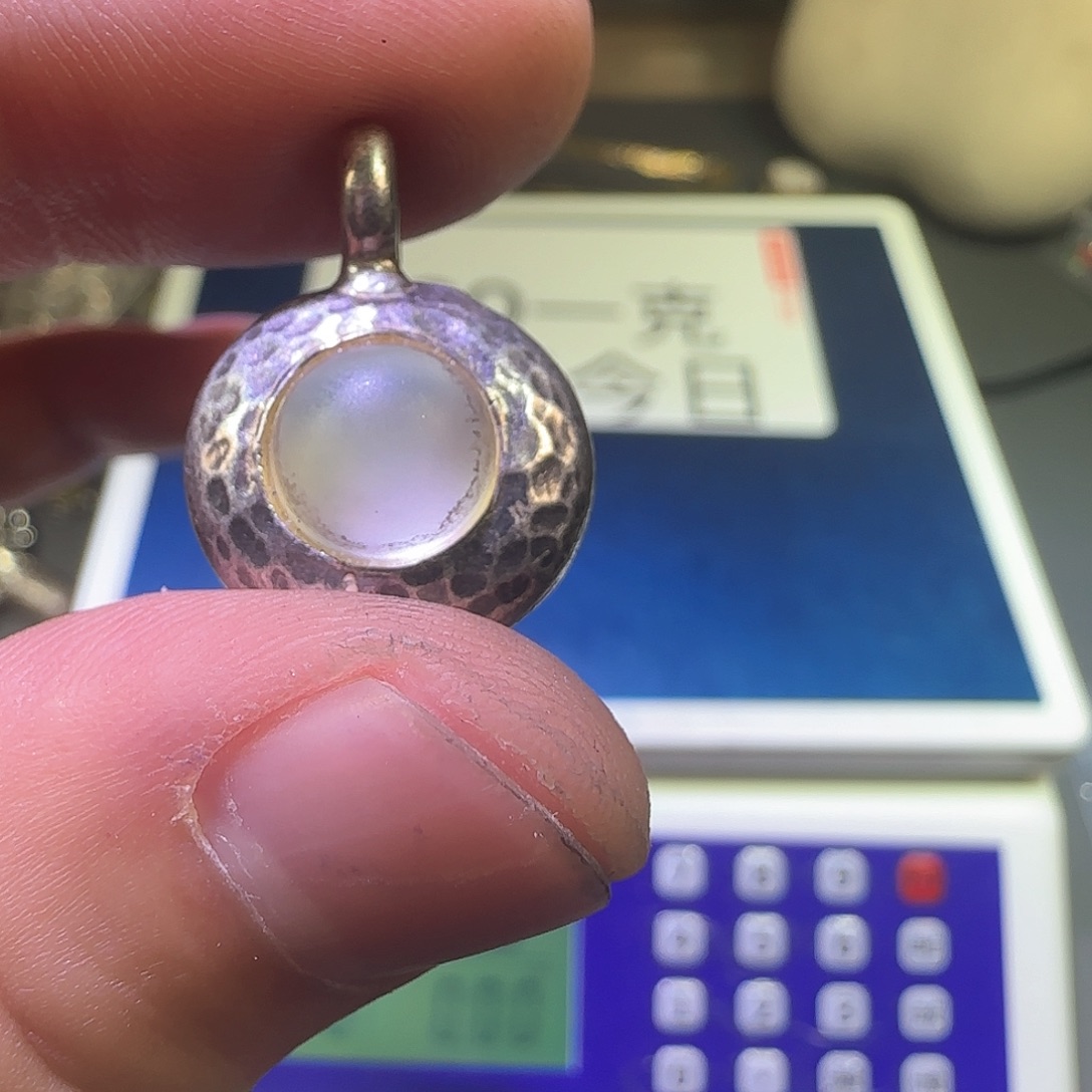 释***～大理石纯铜吊坠的设计也是